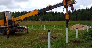Закручивание винтовых свай в Лесозаводск. Аренда машины для закручивания свай цена от 2944 руб